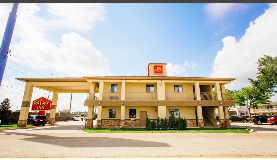 Palace Inn Конро Екстериор снимка