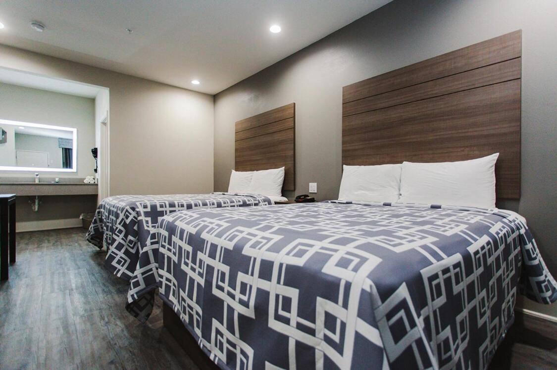 Palace Inn Конро Екстериор снимка